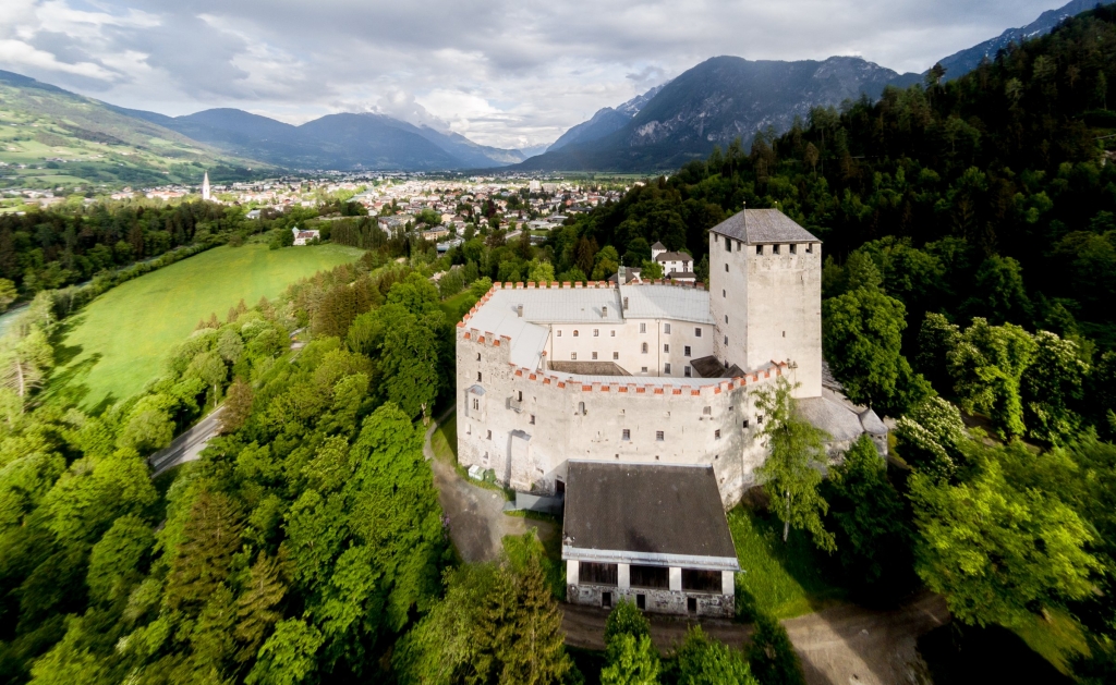 Schloss Bruck gegen Lienz (klein) (c) Schloss Bruck, Philipp Brunner, Brunner Images.jpg