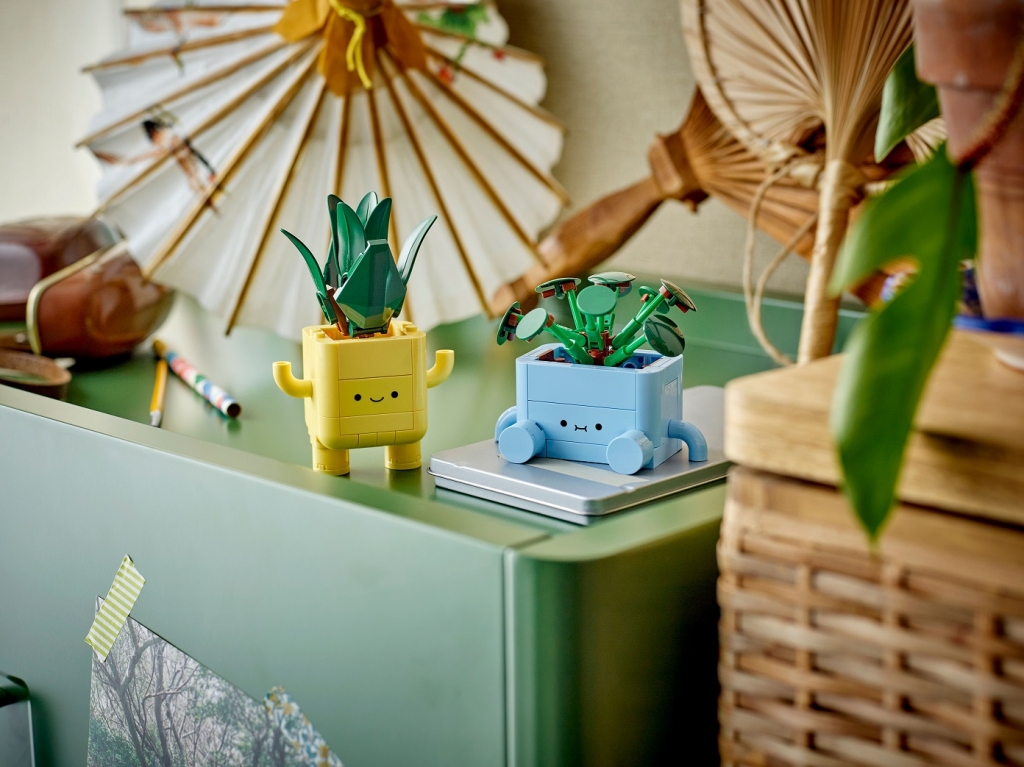 LEGO® Botanicals Mosolygós növények (10349).jpg