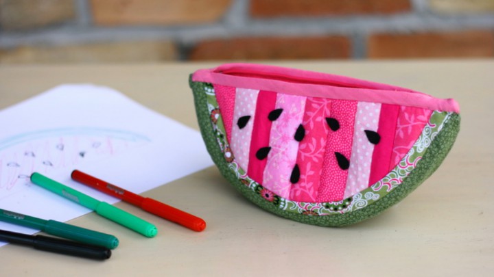 Cuki dinnyés tolltartó az iskolakezdésre: próbáld ki a patchwork technikát!