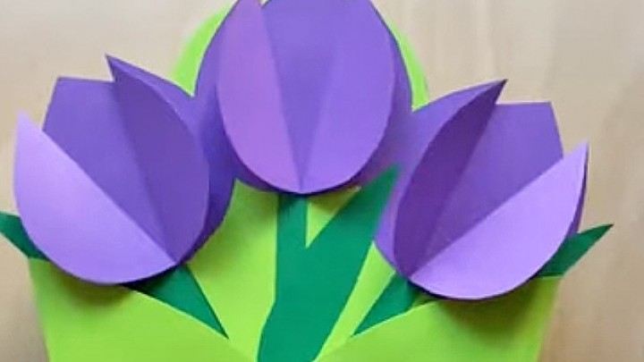 Képeslap papírtulipánokkal anyák napjára