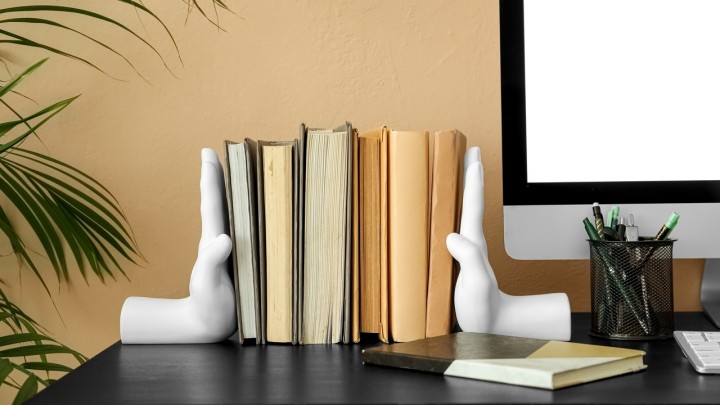 DIY könyvtámasz készítése: 4 zseniális és kreatív ötlet, amivel feldobhatod a könyvespolcodat!