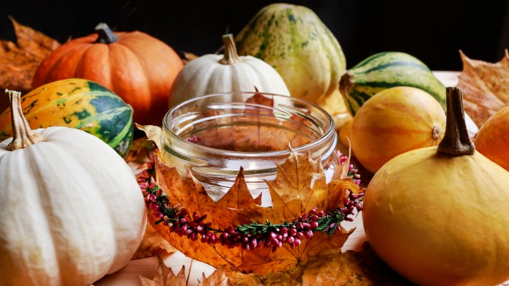 3 dekorációs ötlet színes, őszi falevelekből: készíts belőlük rózsát, tálkát vagy apró molyokat!