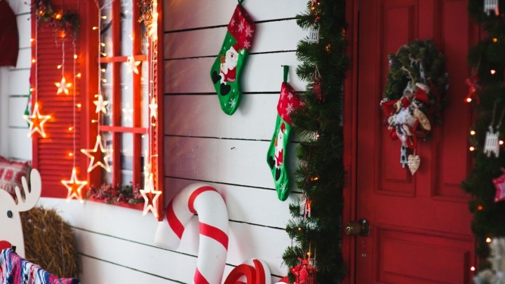 2025 legszebb karácsonyi trendjei: üde, zöld árnyalatok és látványos vendégváró ötletek!