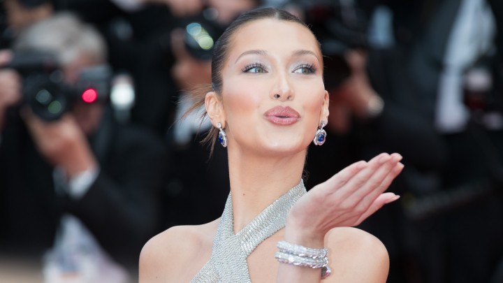 Bella Hadid horgolt couture ruhában kápráztatta el Cannes-t – Jane Birkin ikonikus stílusa tért vissza a vörös szőnyegen