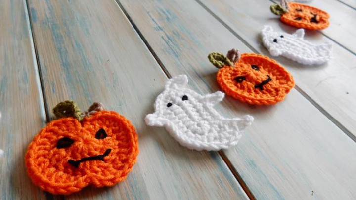 Halloweeni girland: horgolj cuki szellemeket, tököket
