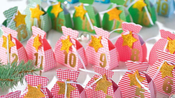 Adventi naptár papírtasakokból: 24 édes nap karácsonyig