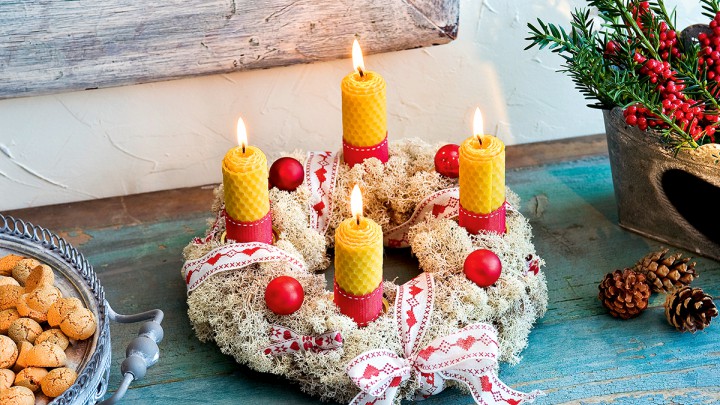 Adventi koszorú zuzmóval