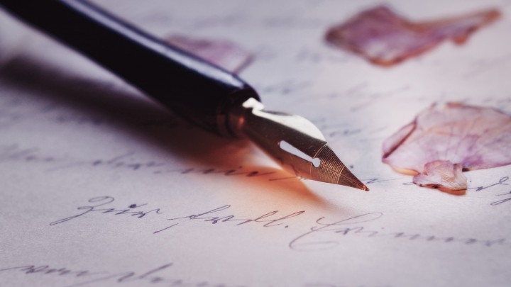 10 ingyenesen letölthető kalligrafikus betű: ezekkel a fontokkal könnyebb lesz az alkotás!