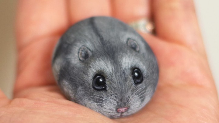 Kavicsokra festett miniatűr állatkák