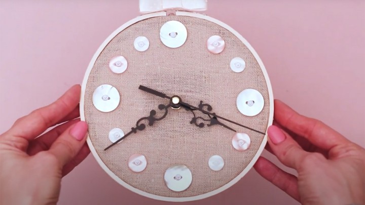 DIY falióra hímzőkeretben