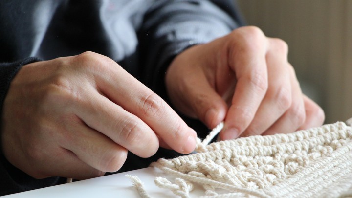 Tanulj meg makramézni: alapcsomók lépésről lépésre