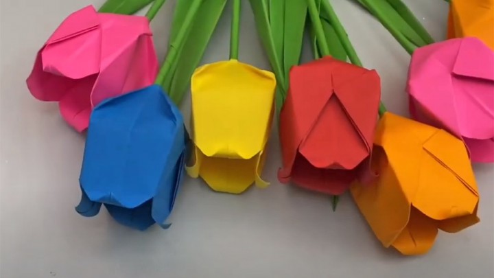 Hajtogassatok a gyerkőcökkel: színes origami tulipánok
