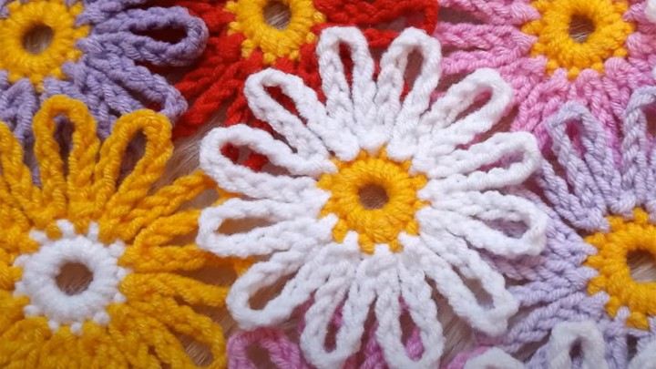 Horgolj tavaszi virágokat