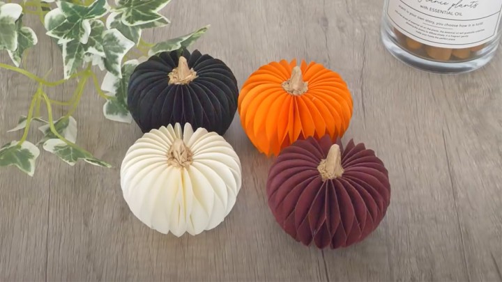 Kézzel készült papírdekorációk halloweenre a gyerkőcökkel