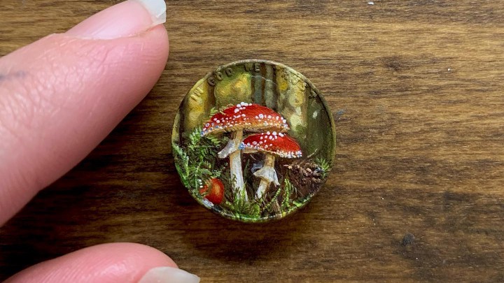 Érmékre festett miniatűr világ