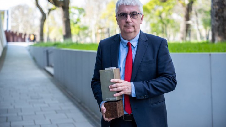 Kemecsi Lajos, a Néprajzi Múzeum főigazgatója kapta az idei MúzeumCafé Díjat