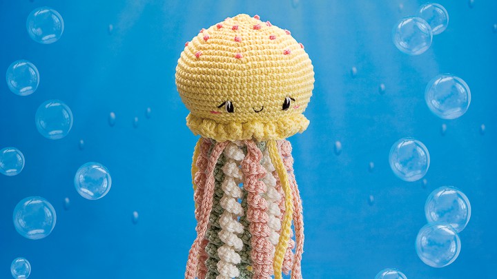 Mágikus medúza: mosolygós amigurumi figura nyárra